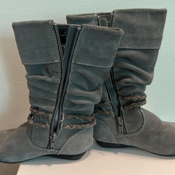 KENNETH Cole Reaction Grey Suede Boots size 8.5Y - Picture 5 of 7